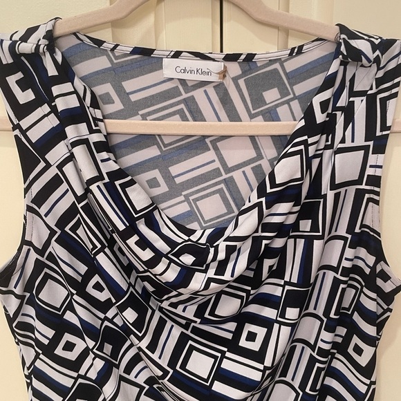 Calvin Klein Black and White with A Splash of Blue GeometricTank Top Sz M - Picture 4 of 11